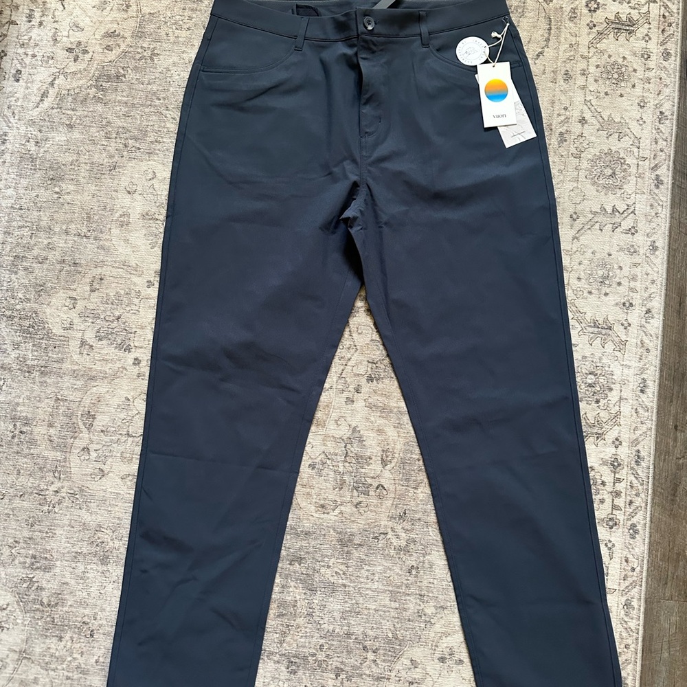 Vuori Black Chinos Sleek Comfortable Design